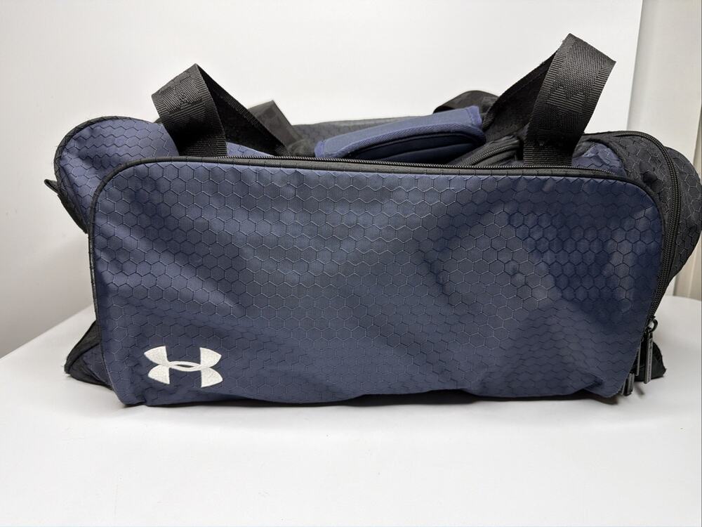Under Armour Navy Blue Undeniable Medium Duffle Travel Gym Sports Bag Excellent